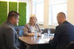 Državna tajnica u Ministarstvu prostornoga uređenja, graditeljstva i državne imovine, Sanja Bošnjak, županu Virovitičko-podravske županije, Igoru Androviću, uručila je "Ugovor o pravu služnosti" u svrhu izgradnje sustava navodnjavanja Đolta II. faza 2 5H7A8610