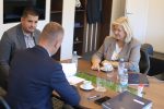 Državna tajnica u Ministarstvu prostornoga uređenja, graditeljstva i državne imovine, Sanja Bošnjak, županu Virovitičko-podravske županije, Igoru Androviću, uručila je "Ugovor o pravu služnosti" u svrhu izgradnje sustava navodnjavanja Đolta II. faza 3 5H7A8616