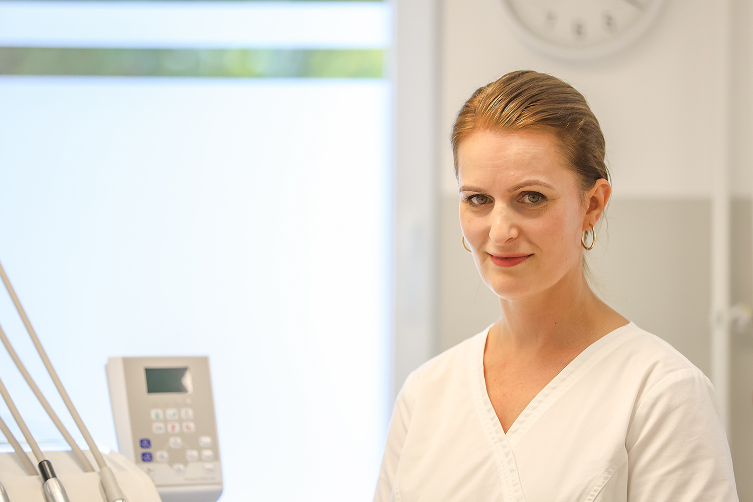 U jednom danu izašla je na četiri prijemna ispita i prošla na sva četiri, izabrala je dentalnu medicinu i nije pogriješila - ona je već četiri godine, po izboru pacijenata naj doktorica Hrvatske - Tamara Štefičar Gerenčir 1 5H7A0788
